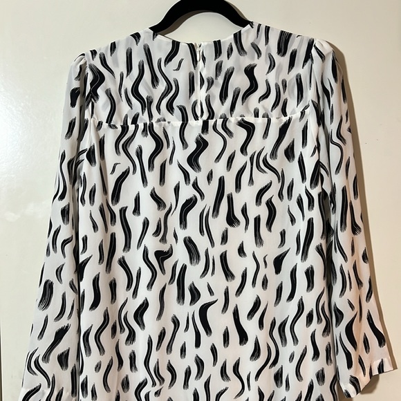 Joie 100% Silk Long Sleeved Dress. - Picture 6 of 8